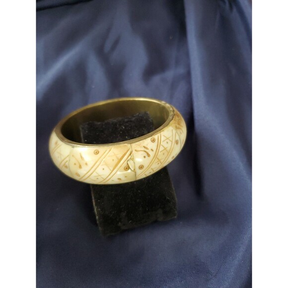 VTG Embossed Carved Design Women's Rare Unique Bangle Bracelet - Picture 2 of 5